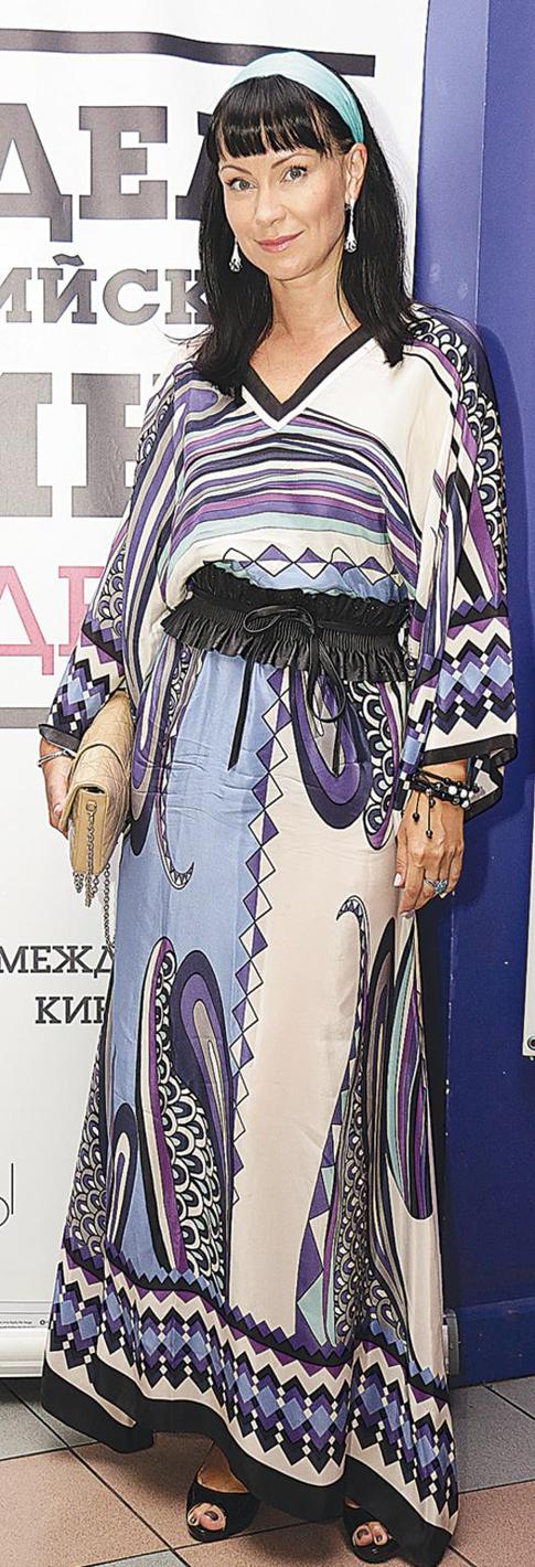 Зачем Нонна Гришаева нарядилась цыганкой?