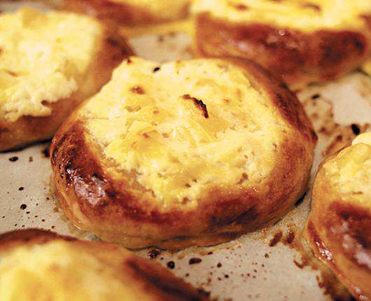 Ватрушки с ананасами.