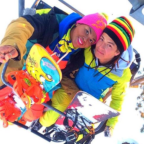 Возлюбленный Корнелии Манго может теперь покупать алкоголь