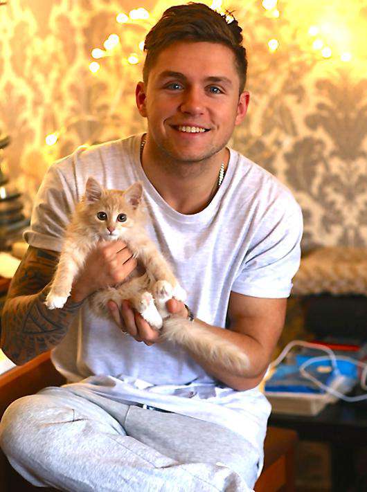 Влад Соколовский завел котенка. Фото: материалы пресс-служб.