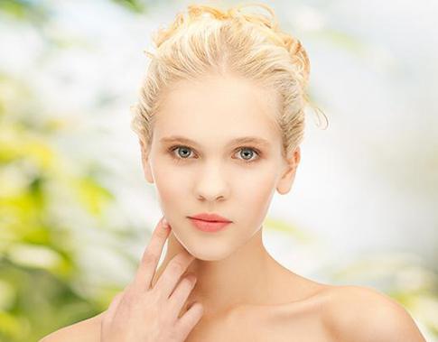 Эффект «голого лица» — главный тренд в мире красоты