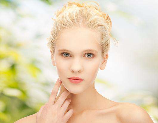 В моде «чистое» лицо без лишних слоев косметики. Фото: Lori.ru.