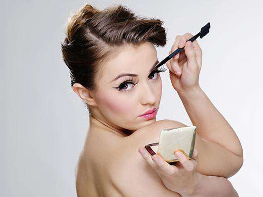 Какими должны быть идеальные брови? Фото: Lori.ru.