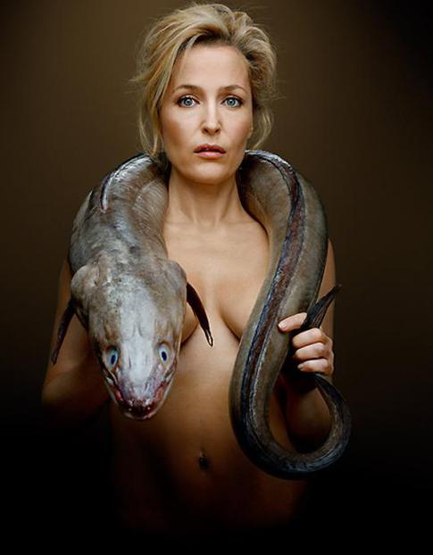 Джиллиан Андерсон разделась