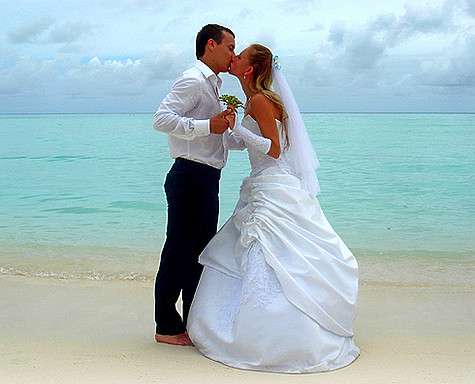 Если на свадьбу вы планируете потратить не больше 300 тысяч рублей, то лучше устроить церемонию для двоих на берегу океана - она обойдется дешевле торжества со множеством гостей. Фото автора.