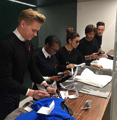 Ева Лонгория подработала кассиром в магазине Виктории Бекхэм. Фото: Instagram.com/victoriabeckham.