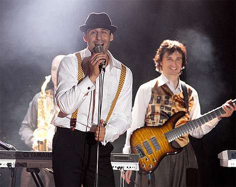 В группе «Stanley Shulman Band» Стас исполняет серьезную классическую музыку. Фото: schulmanband.com.