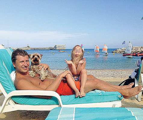 Алексей Ягудин с дочкой. Фото: Twitter.com.