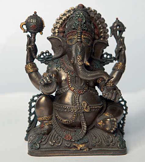 Ирина собрала уникальную коллекцию сакральных вещиц. Фото: Сергей Козловский.