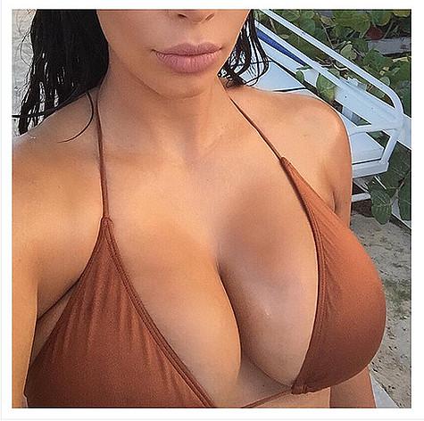 Сейчас грудь Ким Кардашьян выглядит так. Фото: Instagram.com/kimkardashian.