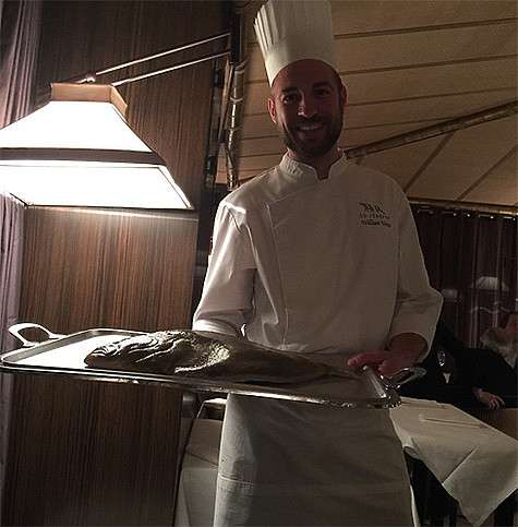 Повар, который понравился Лене Лениной и Корнелии Манго. Фото: Instagram.com/lenaleninaofficial.