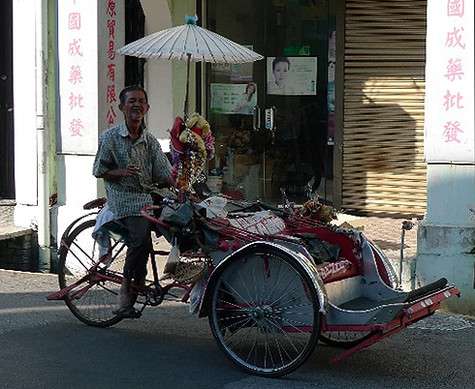 ...Жаль, что не удалось поездить по городу на рикше, осматривая достопримечательности.