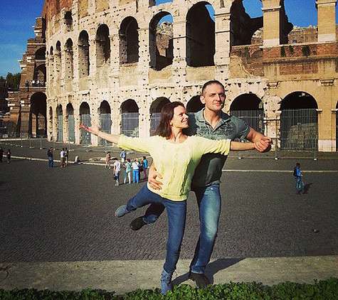 Аскольд Запашный со своей партнершей по ледовому шоу Марией Петровой даже в Италии продолжали тренироваться. Фото: личный архив братьев Запашных.