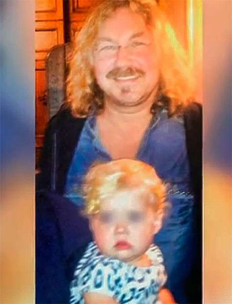 Игорь Николаев со своей крестницей Лизой, дочерью Аллы Пугачевой и Максима Галкина. Кадр из телепередачи «Сегодня вечером» с Андреем Малаховым. Игорь Николаев со своей крестницей Лизой, дочерью Аллы Пугачевой и Максима Галкина. Кадр из телепередачи «Сегодня вечером» с Андреем Малаховым.