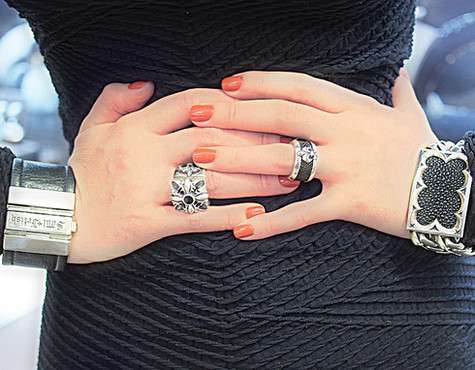 Аксессуары Даши Астафьевой. Фото: Геннадий Авраменко.