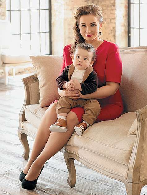 Маленький сын Соломон с успехом заменяет Анфисе занятия фитнесом. Фото: материалы пресс-служб. Маленький сын Соломон с успехом заменяет Анфисе занятия фитнесом. Фото: материалы пресс-служб.