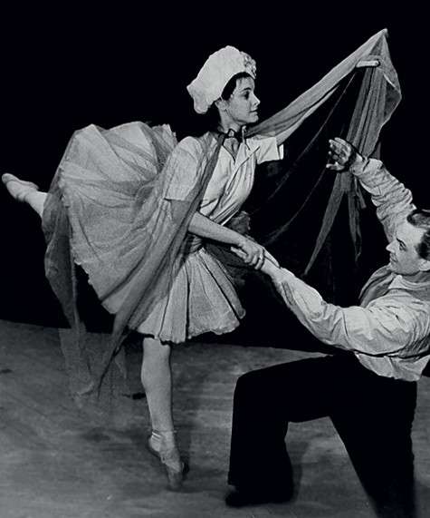 Образ юной балерины Урлауб хранят не только старые фотографии, но и фарфоровая статуэтка по эскизам художника Пахомова, представленная в экспозиции Русского музея в Петербурге. Фото: личный архив Татьяны Пилецкой. Образ юной балерины Урлауб хранят не только старые фотографии, но и фарфоровая статуэтка по эскизам художника Пахомова, представленная в экспозиции Русского музея в Петербурге. Фото: личный архив Татьяны Пилецкой.