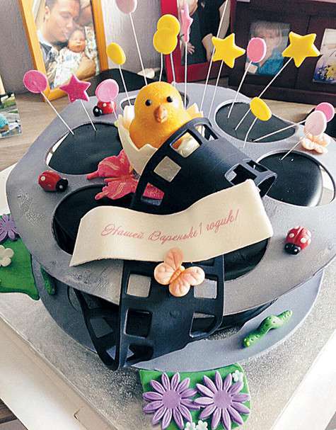 Торт для дочки Светланы Пермяковой. Фото: Twitter.com.