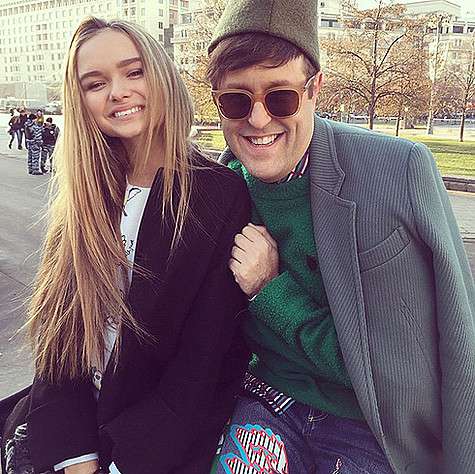 Редакторы American Teen Vogue сами нашли Маликову и предложили ей сотрудничество. На снимке Стефания позирует вместе с режиссером и фэшн-журналистом Эндрю Биваном. Фото: Instagram.com/steshamalikova.