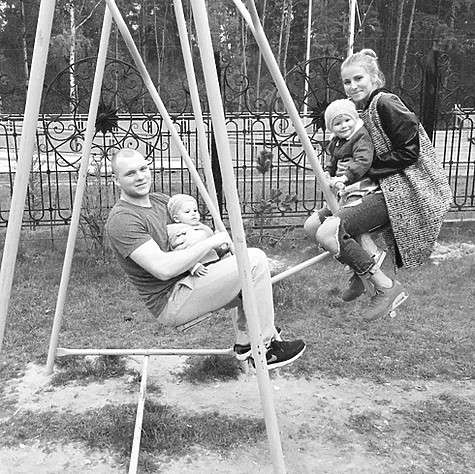 Сын Федора Бондарчука Сергей с женой Татой и детьми. Фото: Instagram.com.