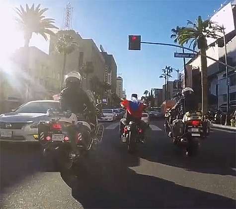 Тимати продолжает свои поездки с российским триколором в США. Фото: Instagram.com/timatiofficial. Тимати продолжает свои поездки с российским триколором в США. Фото: Instagram.com/timatiofficial.