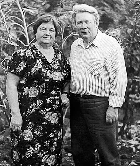 Николай Максимович и Валентина Ивановна поддерживали интерес сына к творчеству. Фото: личный архив Юрия Чернова.