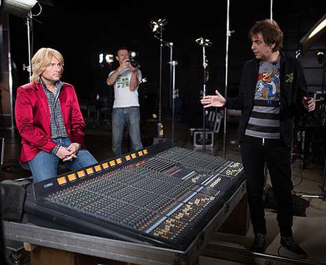 Во время съемок нового клипа использовались образы из известных советских кинофильмов. Фото: материалы пресс-служб.