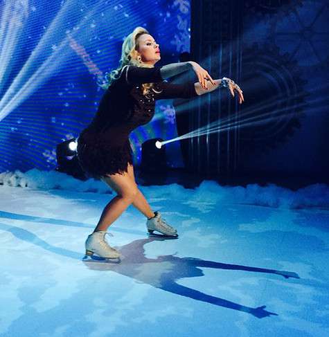 В новом шоу Семенович будет не только петь, но и кататься на коньках. Фото: материалы пресс-служб.