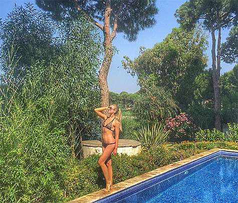 После этого снимка некоторые поклонники Бузовой заподозрили, что она беременна. Фото: Instagram.com/buzova86.