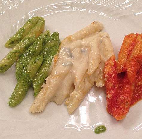 Паста, окрашенная в цвета итальянского флага. Фото: Instagram.com/silvioberlusconi2015.