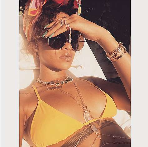 Рианна отдыхает на Барбадосе. Фото: Instagram.com/badgalriri.