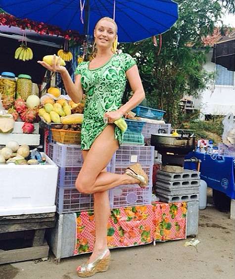 На отдыхе Анастасия Волочкова решила продемонстрировать стройные ноги. Фото: Instagram.com. На отдыхе Анастасия Волочкова решила продемонстрировать стройные ноги. Фото: Instagram.com.