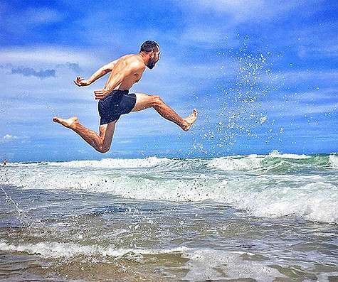 Довольный Андрей Бедняков в Майами готов от счастья распугать всех акул. Фото: Instagram.com/biedniakov.