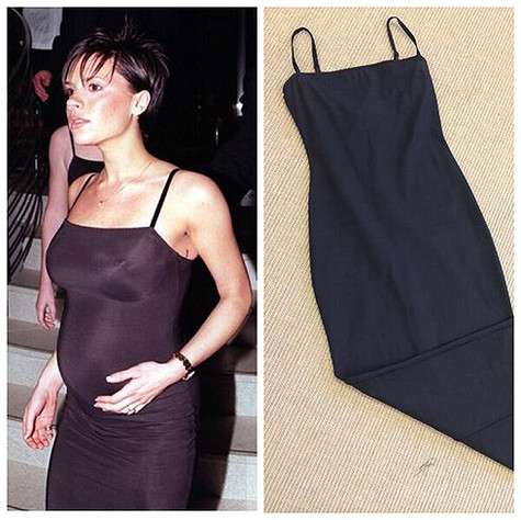 Это платье Виктория Бекхэм носила во время своей первой беременности. Фото: Twitter.com/@victoriabeckham.