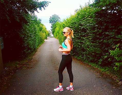 Каждое утро Валерии начинается с пробежки. А недавно певица приобрела специальный браслет, который подсчитывает ее физическую активность. Фото: Instagram.com/valeriya_rus.