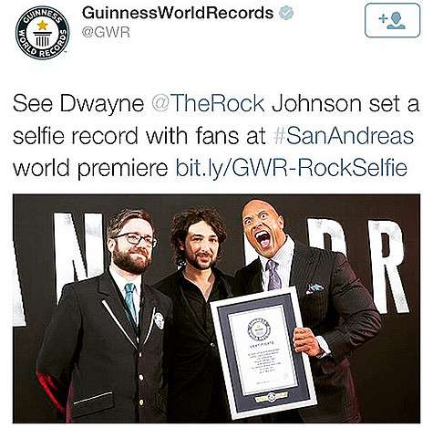 Дуэйн Джонсон установил рекорд Гиннесса по количеству снятых селфи. Фото: Instagram.com/therock.