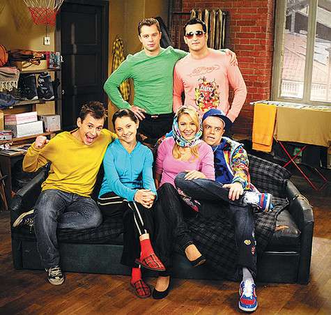 Мы с ребятами любим вспоминать, как начинали в «Универе», как снимали первые серии, как общались, встречались, жили... Мы снимали одну квартиру, и туда все приходили — мы все делали вместе.