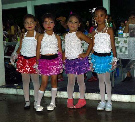 Говорят, каждую тайскую девочку с детства учат правильному общению с мужчинами.