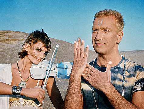 В свое время стилист Александр Шевчук посоветовал певцу стать блондином. Публика его не узнала. Фото: личный архив Александра Буйнова.