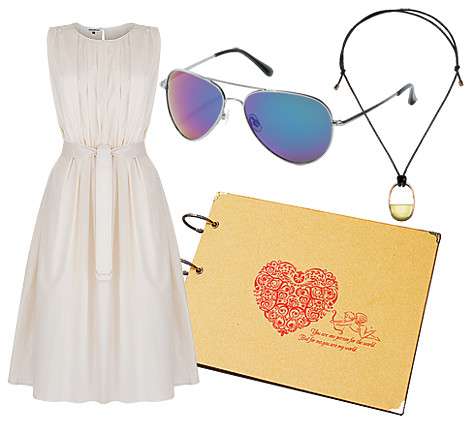 Платье, Aleksandra VANUSHINA, очки Solaris By Lensmaster, POLAROID, кулон, FURLA, свадебный альбом, WEDDING DREAM. Фото: пресс-служба Даши Гаузер.