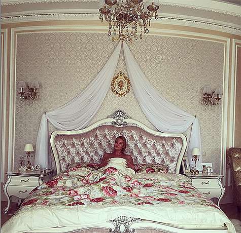 Анастасия Волочкова показала подписчикам свою новую спальню. Фото: Instagram.com/volochkova_art.