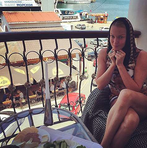 Утро единственного выходного Волочковой после семи концертов подряд. Фото: Instagram.com/volochkova_art.