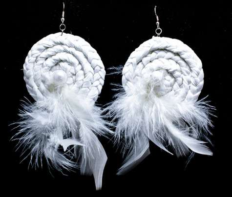 Серьги by AIZA DOLMATOVA. Фото: материалы пресс-служб.