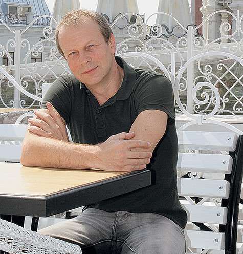 На освоение базовой структуры любого языка Дмитрий отводит 16 часов. Фото: Геннадий Авраменко.