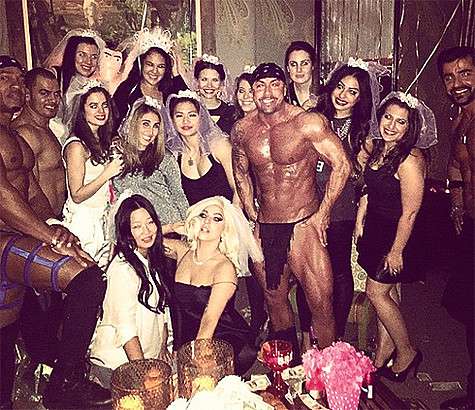 В ночь с субботы на воскресенье Леди Гага до утра веселилась на девичнике своей подруги. Фото: Instagram.com/ladygaga.