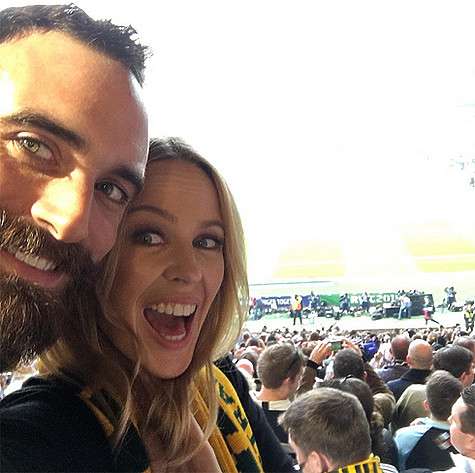 Кайли Миноуг поделилась селфи с Джошуа Сассом и призналась, что у них роман. Фото: Instagram.com/kylieminogue.