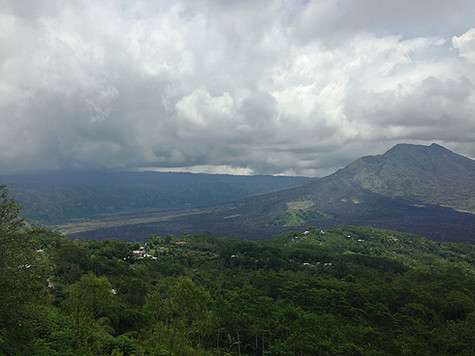 Остров живет своей жизнью и порой встречает гостей не вполне дружелюбно...