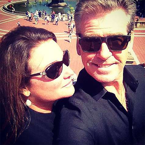 Журналистка Келли Шей Смит стала второй женой Броснана и помогла ему справиться с горем. Пирс давал своему младшему сыну Пэрису уроки серфинга, 2005 год. Фото: Instagram.com/piercebrosnanofficial. Журналистка Келли Шей Смит стала второй женой Броснана и помогла ему справиться с горем. Пирс давал своему младшему сыну Пэрису уроки серфинга, 2005 год. Фото: Instagram.com/piercebrosnanofficial.