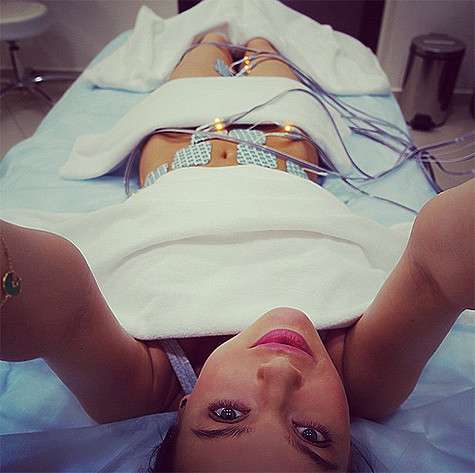 Чтобы процесс похудения пошел быстрее, Темникова обратилась за помощью и к косметологам. Фото: Instagram.com/lenatemnikovaofficial.