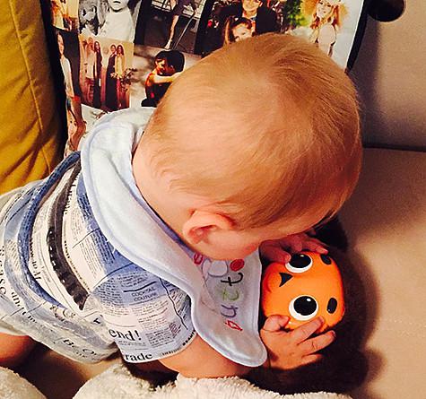 Младший сын актриса Максим в восемь месяцев сказал свое первое слово – «папа». Фото: Instagram.com/mkozhevnikova.